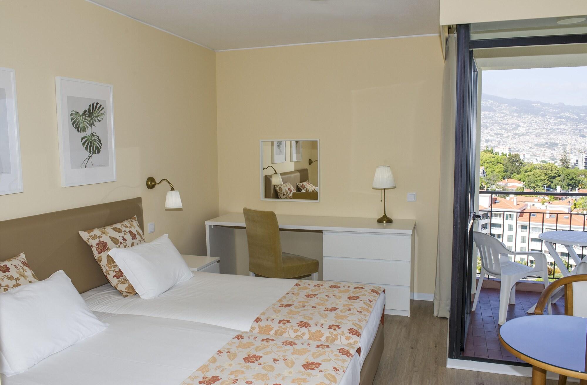 Dorisol Mimosa Studio Hotel ฟุงชาล ภายนอก รูปภาพ