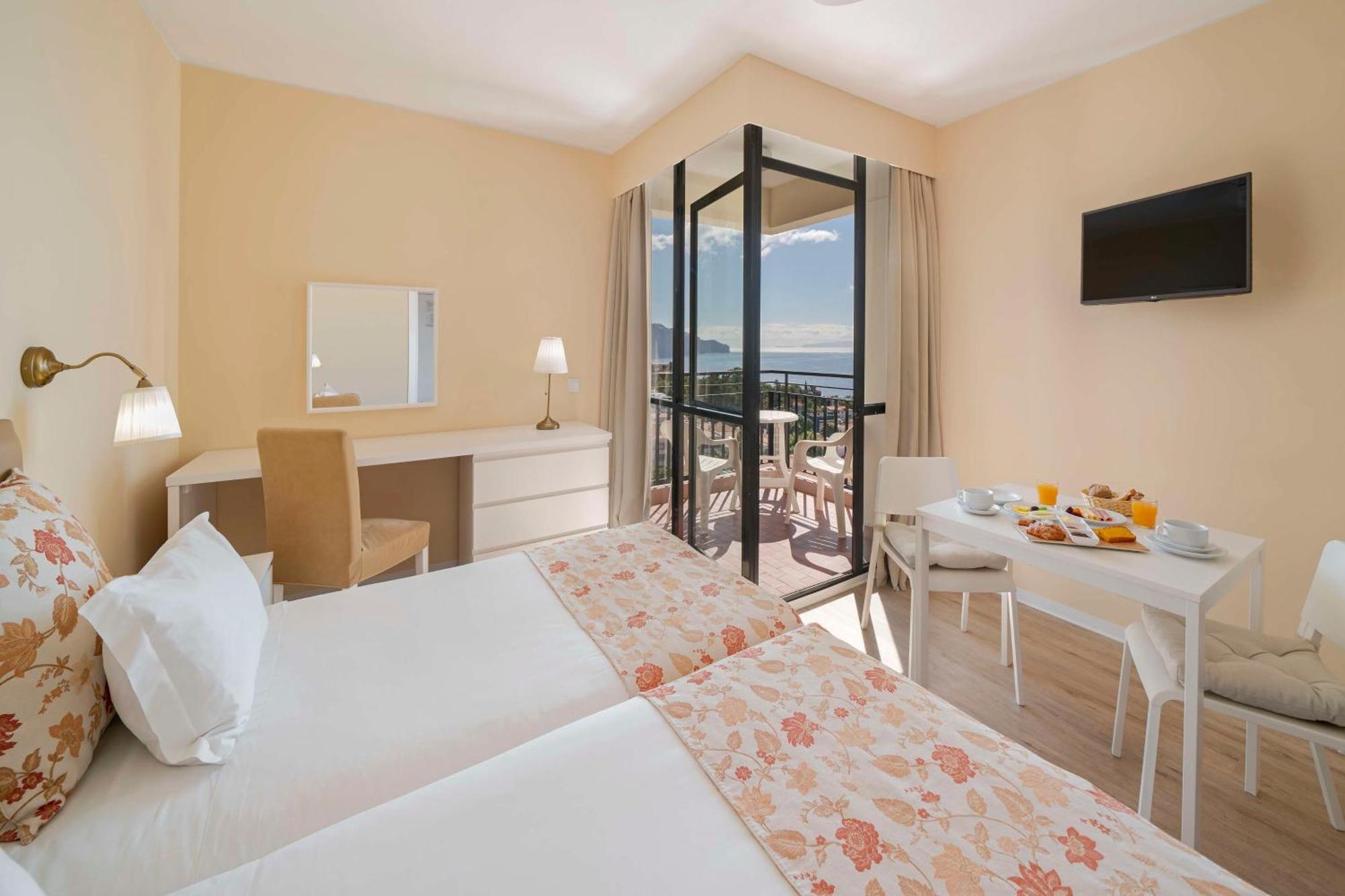 Dorisol Mimosa Studio Hotel ฟุงชาล ภายนอก รูปภาพ