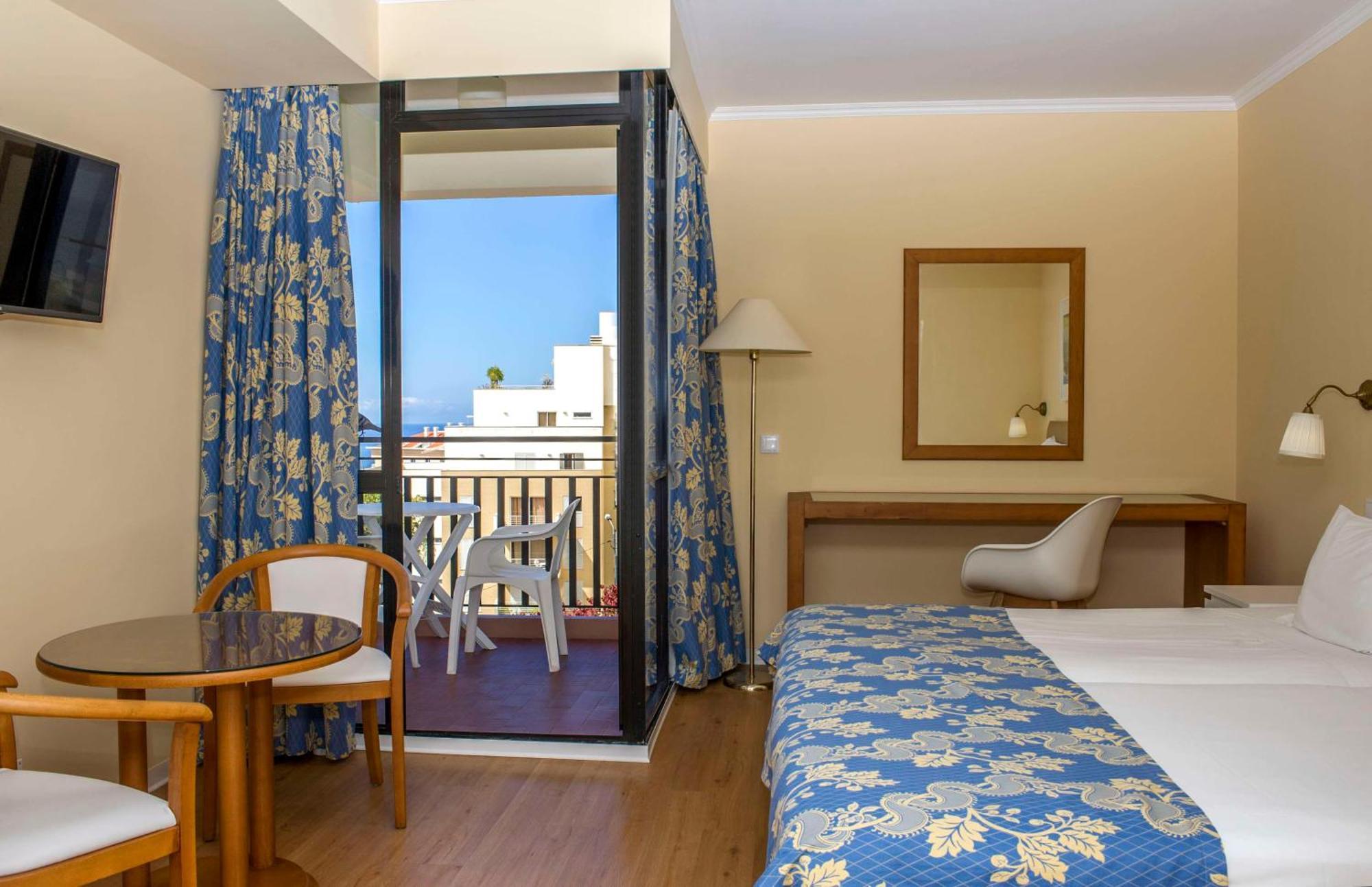 Dorisol Mimosa Studio Hotel ฟุงชาล ภายนอก รูปภาพ